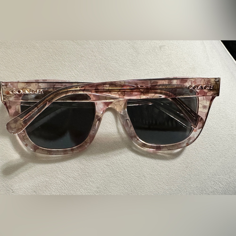 New never worn comes with case  Coach sunglasses HC 8318 (C3449) - Picture 6 of 7